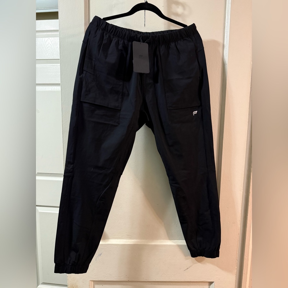 Fabletics Men's Dark Cargo Pants